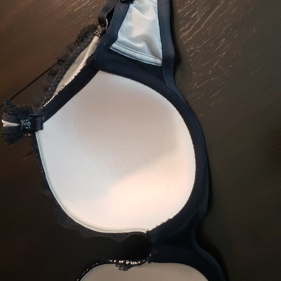 Pretty black and nude lace bra - Picture 4 of 5